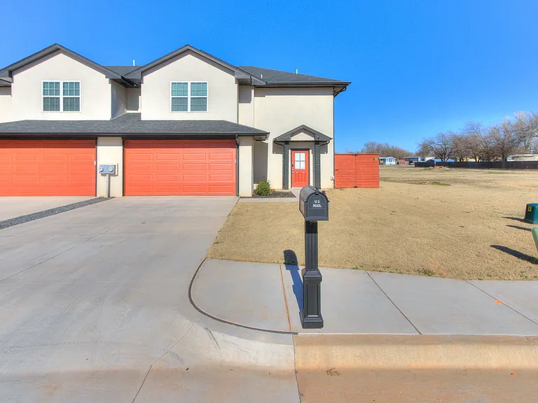 609 Abadan Dr — Photo 49