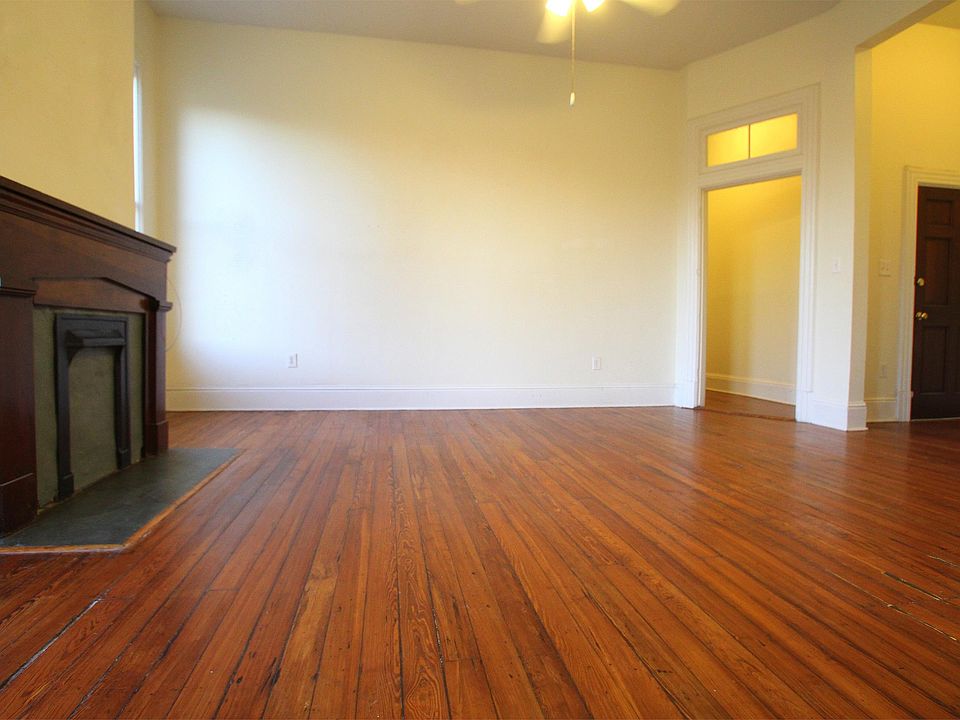 Livingroom...GORGEOUS original heart pine floors!
