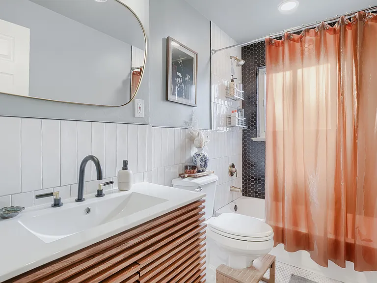 2215 Syracuse St — Photo 13