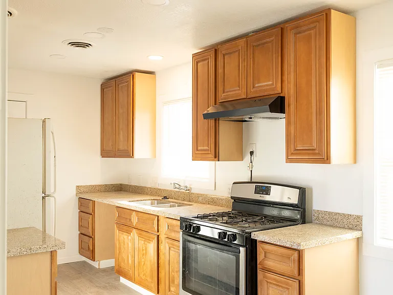 867 Edythe St — Photo 18