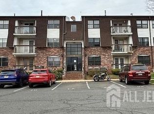 1003 Green Hollow Dr, Iselin, NJ 08830