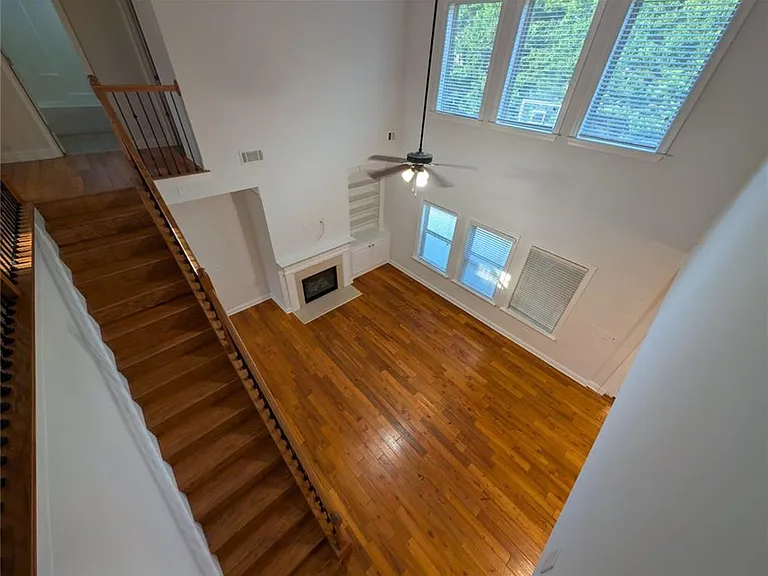 2545 Manor Vw — Photo 16