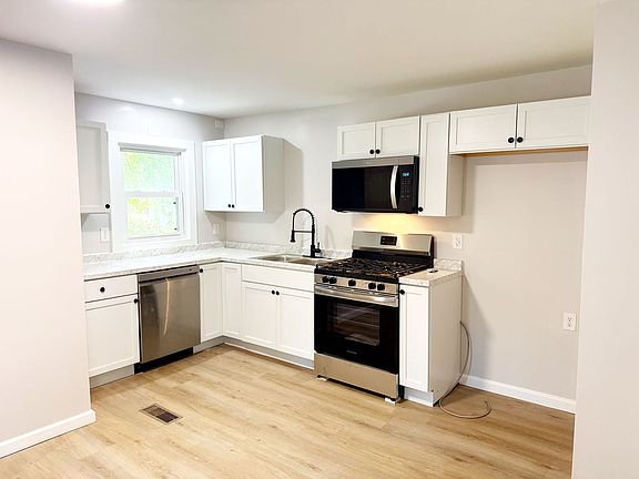 4th image of 4748 Warnock Ave