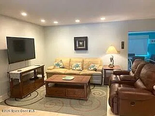 2 bed, 1.5 bath, 1072 sqft, $2,000 — Photo 2