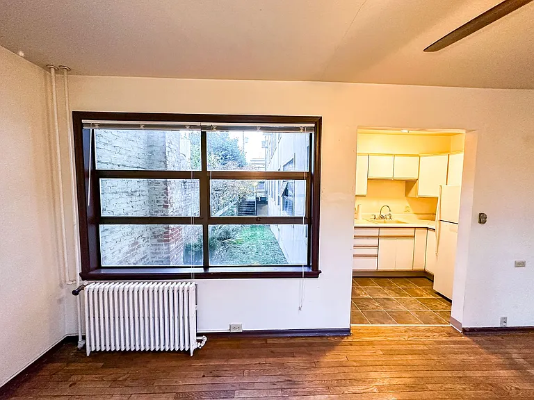 Montlake Apartments — Photo 18