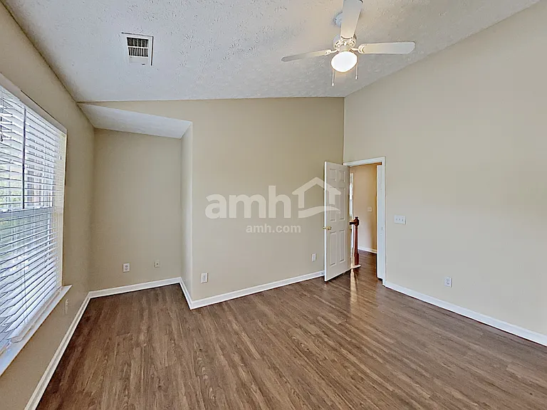 214 Oak Grove Ln — Photo 11