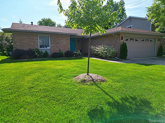 3rd image of 6198 Raintree Dr