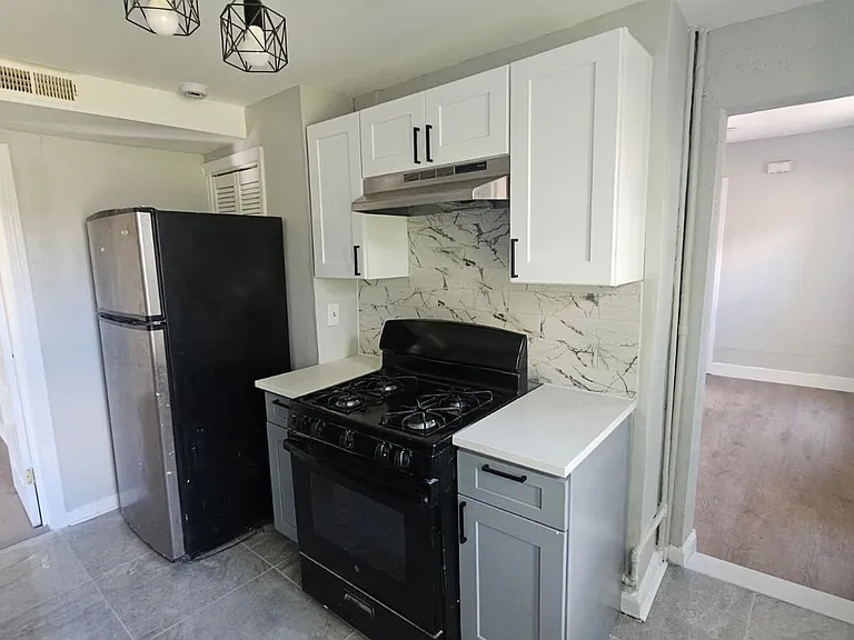 283 Presidential Blvd #2 — Photo 2