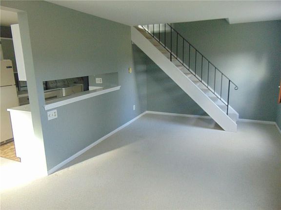 3rd image of 31 Arrowhead Way N