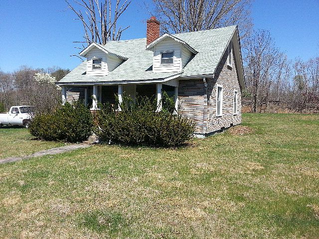 2nd image of 2012 Chestnut Knob Rd