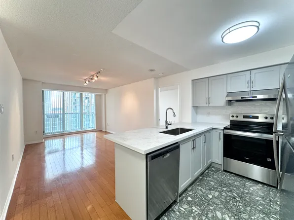 109 Front St E #911, Toronto, ON M5A 4P7