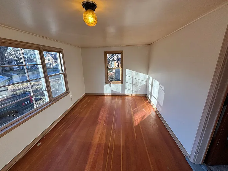 510 Vaughn St — Photo 12