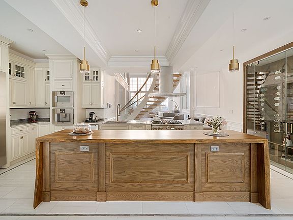 5th image of 340 W 23rd St