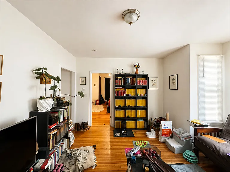 104 Highland Ave — Photo 1
