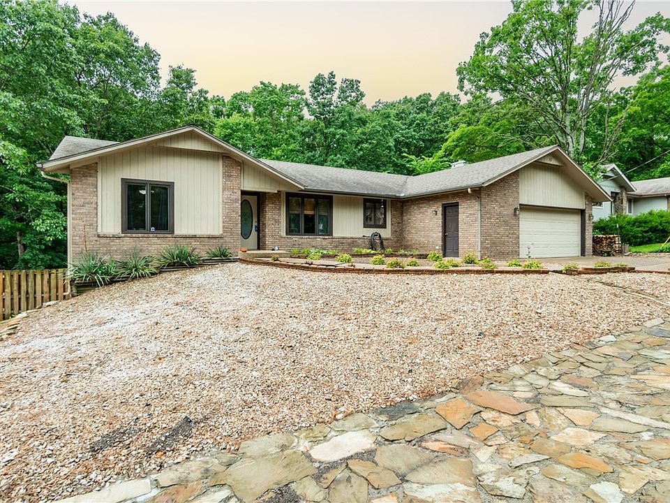1st image of 10 Angus Ln