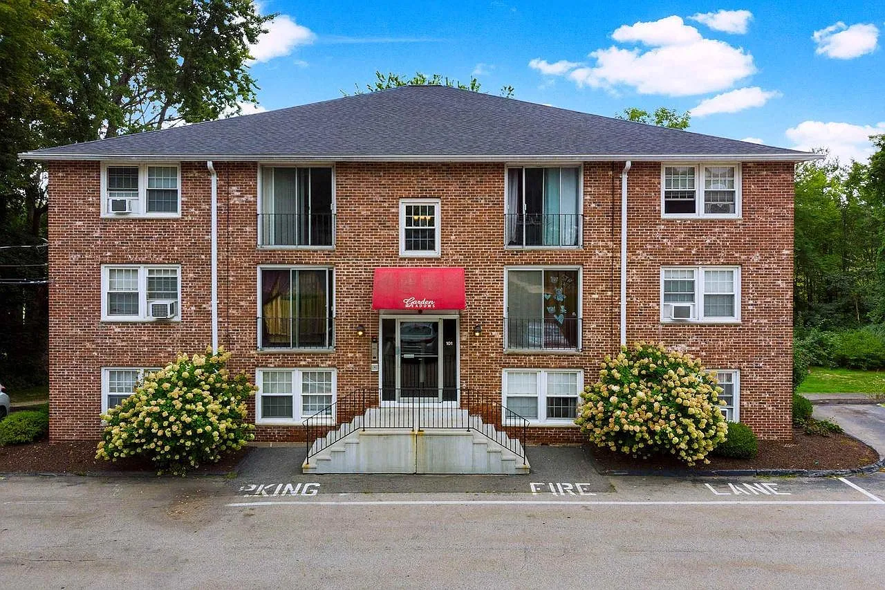 2 bed, 750 sqft, $1,950 — Photo 1