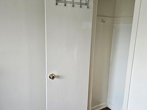 3rd image of 949 E 229th St #2