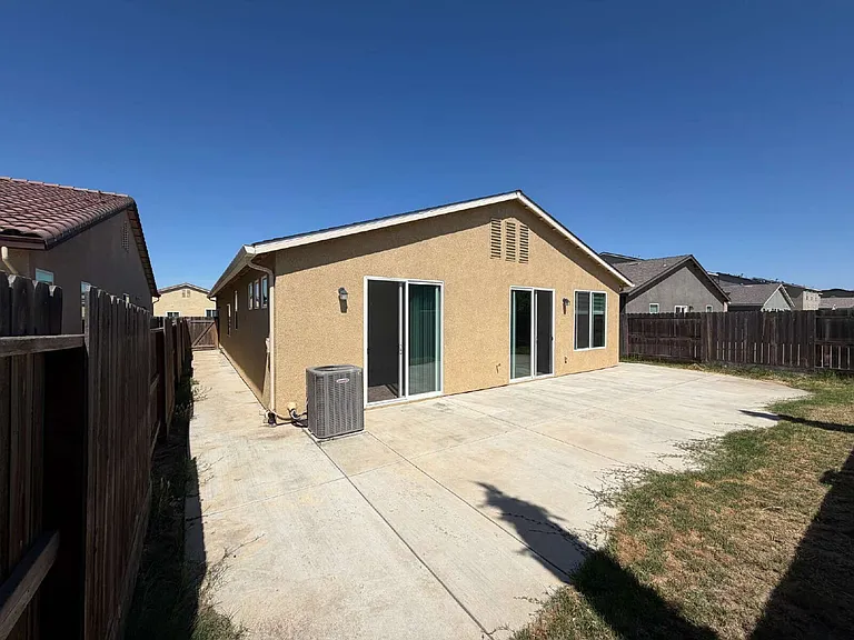 4476 Lindsey Ln — Photo 15