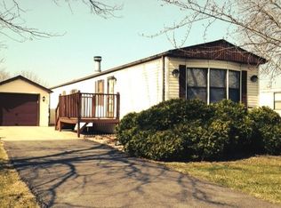 11 Swan Ln, Beecher, IL 60401