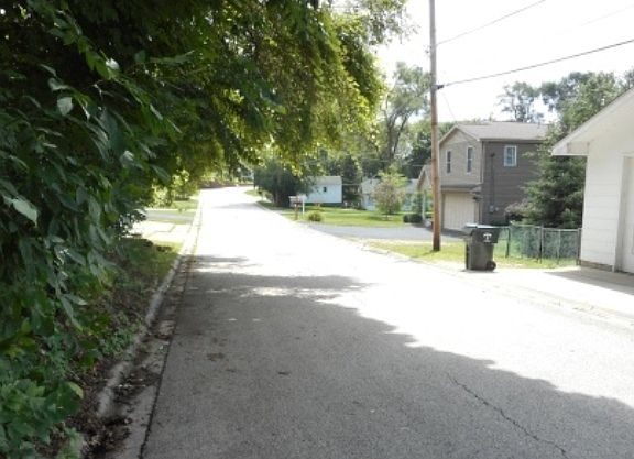 3rd image of 25676 W Marion Ave