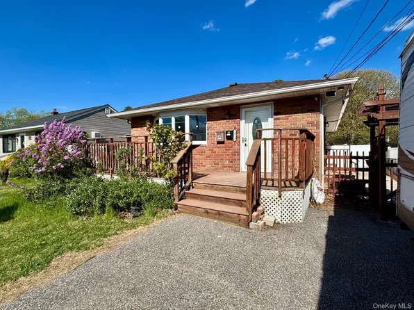 (undisclosed Address), Bay Shore, NY 11706