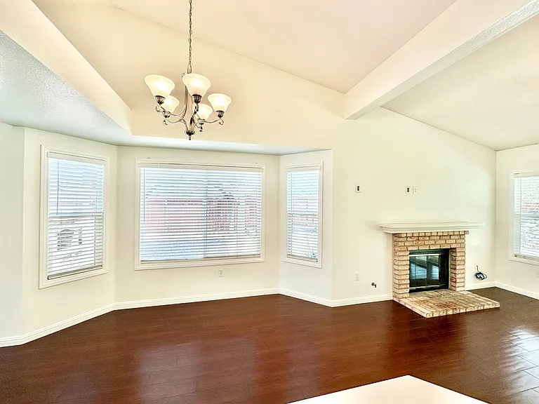 1415 Henshaw Rd — Photo 15