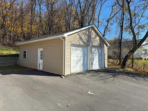 5th image of 901 Powhatan St