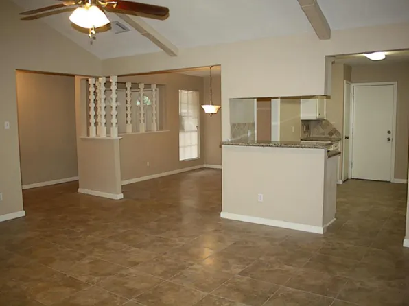 2106 Winter Bay Ln, Houston, TX 77088