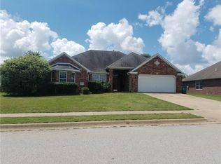 1467 Spring Creek Ave, Springdale, AR 72764
