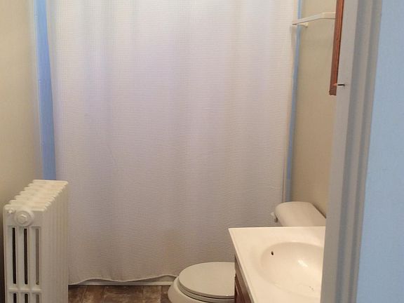 4th image of 810 N Augusta St APT 2