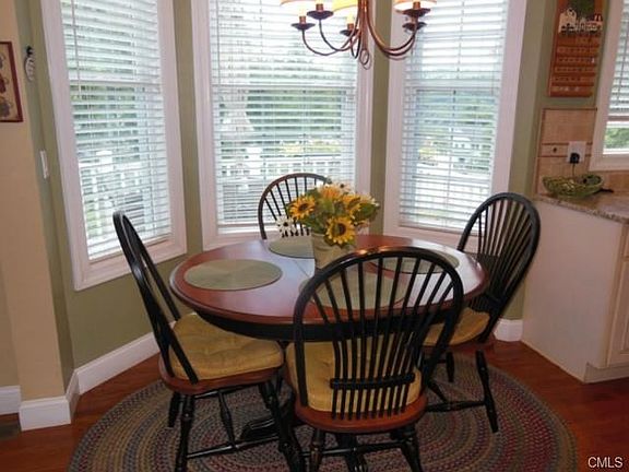 4th image of 2 Revere Cir