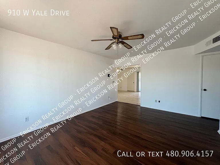 910 W Yale Dr — Photo 5