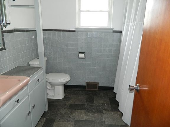 5th image of 413 Chilhowie St