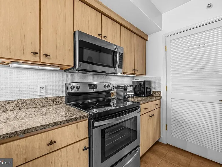 631 D St NW #637 — Photo 13