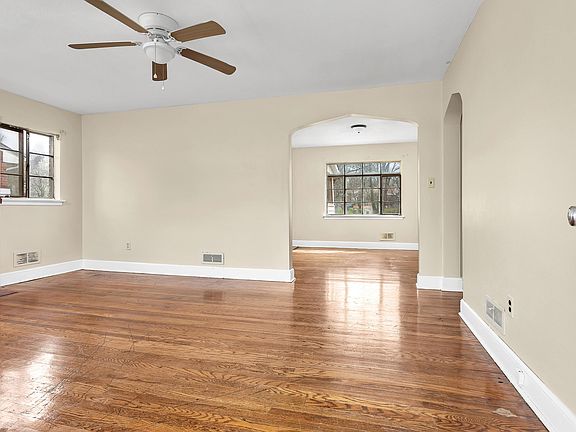 3rd image of 925 Forest Park Blvd NW