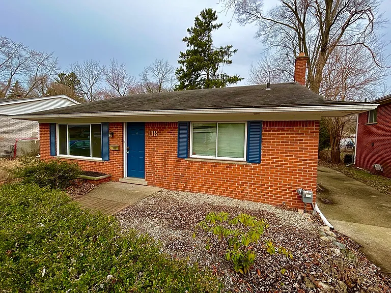118 W Lawrence Ave — Photo 1