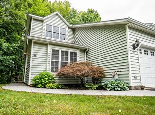 20 Ashwood Ct, Albany, NY 12208