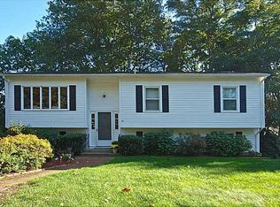 60 Othmar St, Narragansett, RI 02882