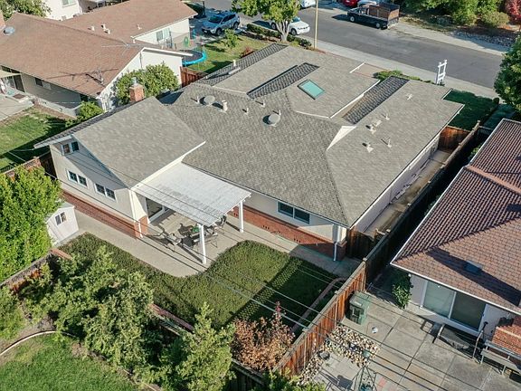 3rd image of 775 Clara Dr