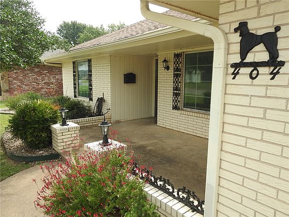 3rd image of 404 SW 65th St