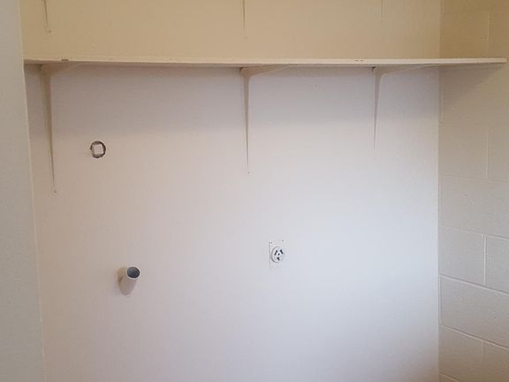 4th image of 162 E Townhouse Ct