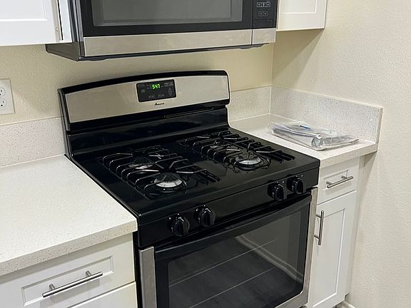 2nd image of 1219 N Columbus Ave #105