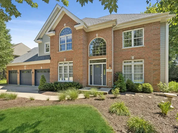 8709 Shade Tree Cir, Crystal Lake, IL 60014