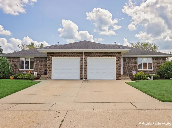 1105 3rd St, Harvard, IL 60033