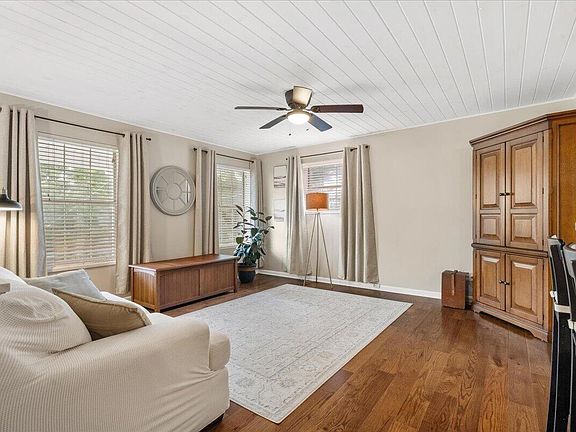 2nd image of 3744 Hilldale Dr NE