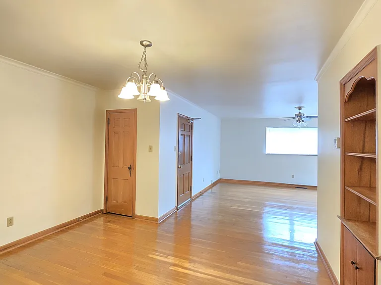 1071 S Cassingham Rd — Photo 10