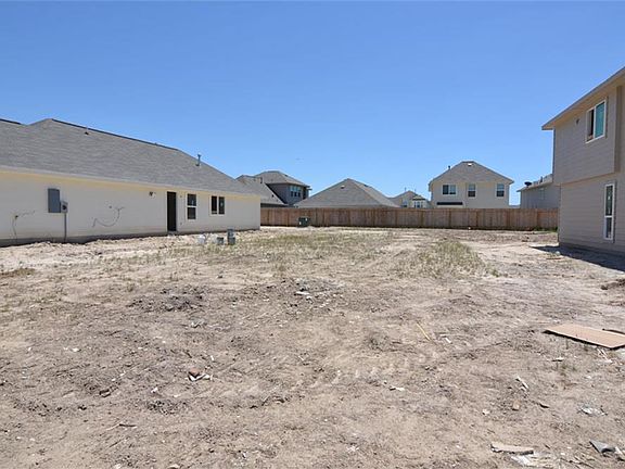 2nd image of 1410 Oxford Meadow
