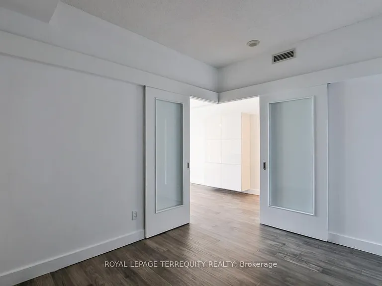 218 Queens Quay W #2605 — Photo 15