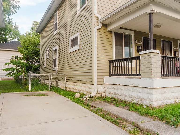 1103 N Keystone Ave — Photo 4