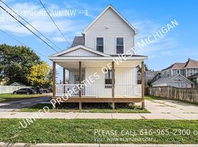 410 Pettibone Ave NW